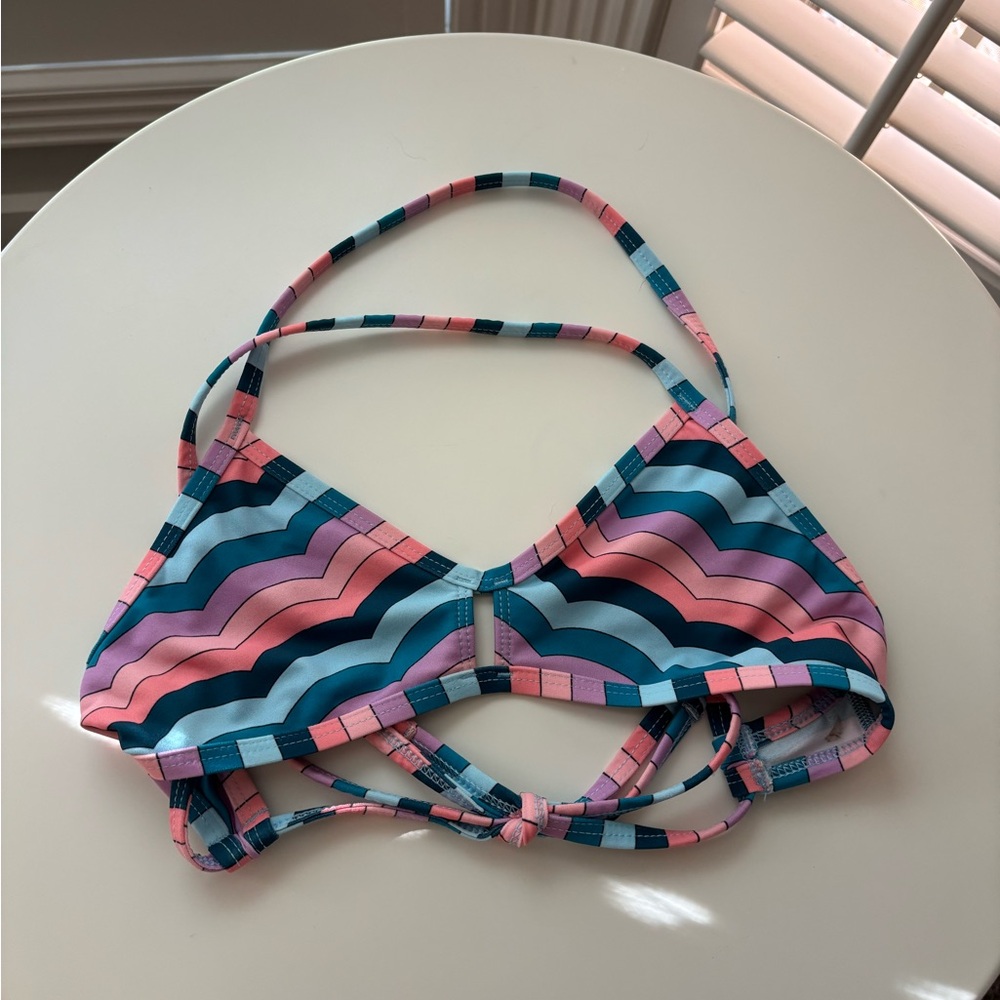 Vent style Jolyn Bikini top in print wavelength